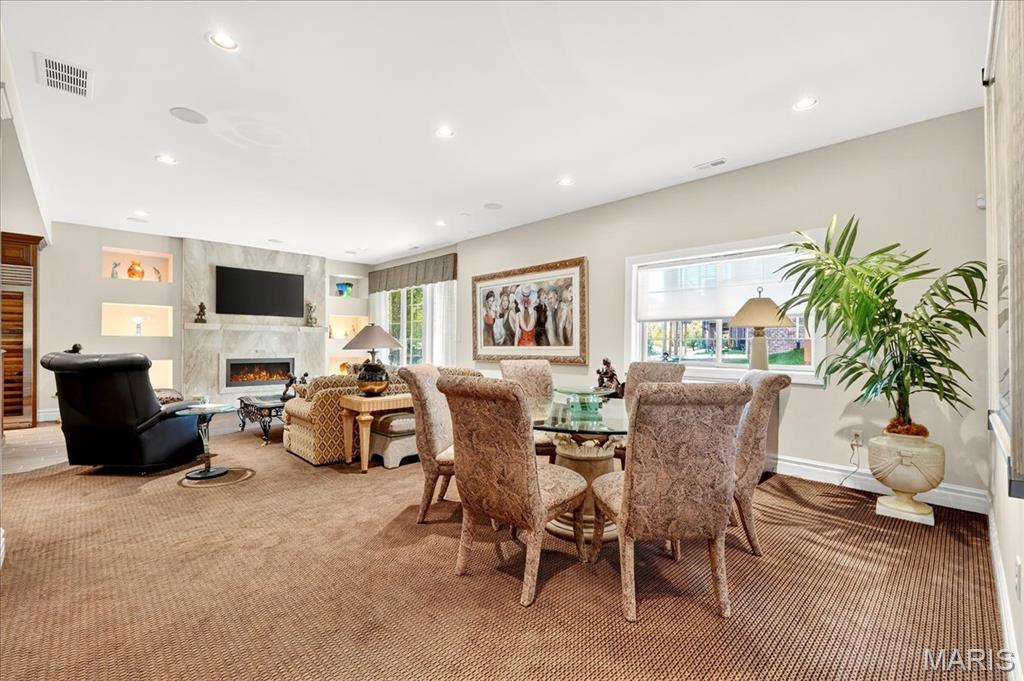 295 Meadowbrook Country Club Est