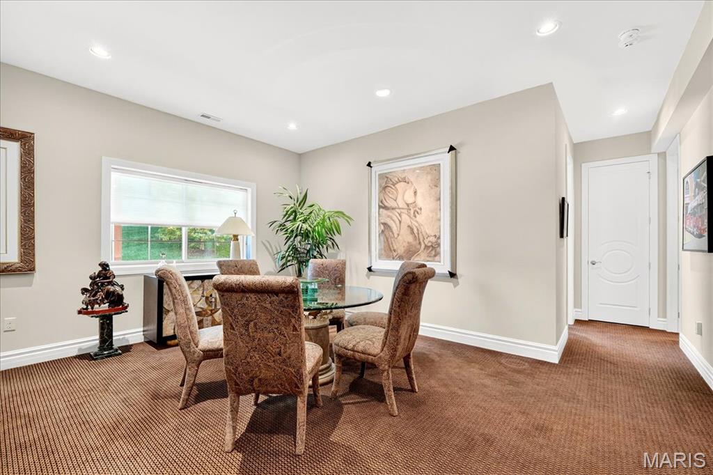 295 Meadowbrook Country Club Est