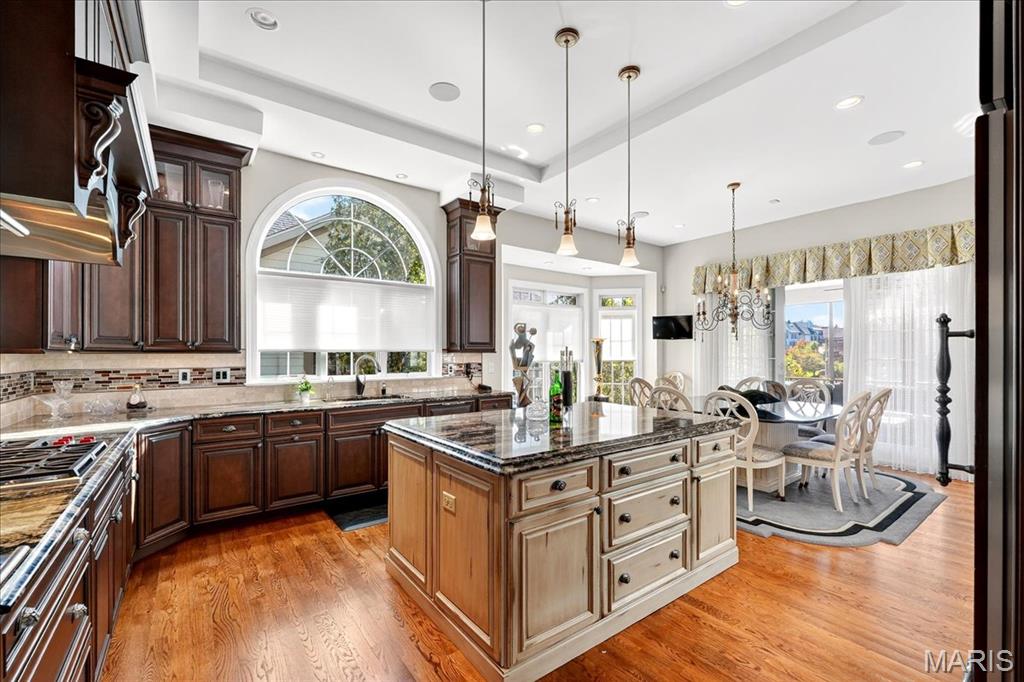 295 Meadowbrook Country Club Est