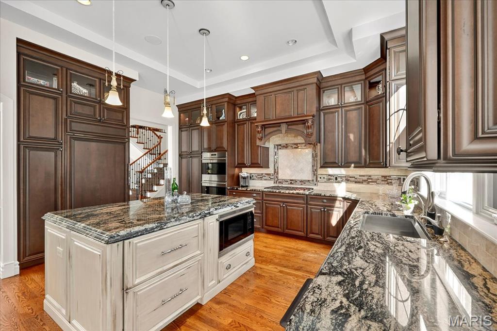 295 Meadowbrook Country Club Est