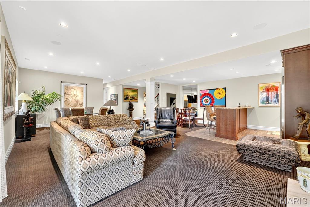 295 Meadowbrook Country Club Est