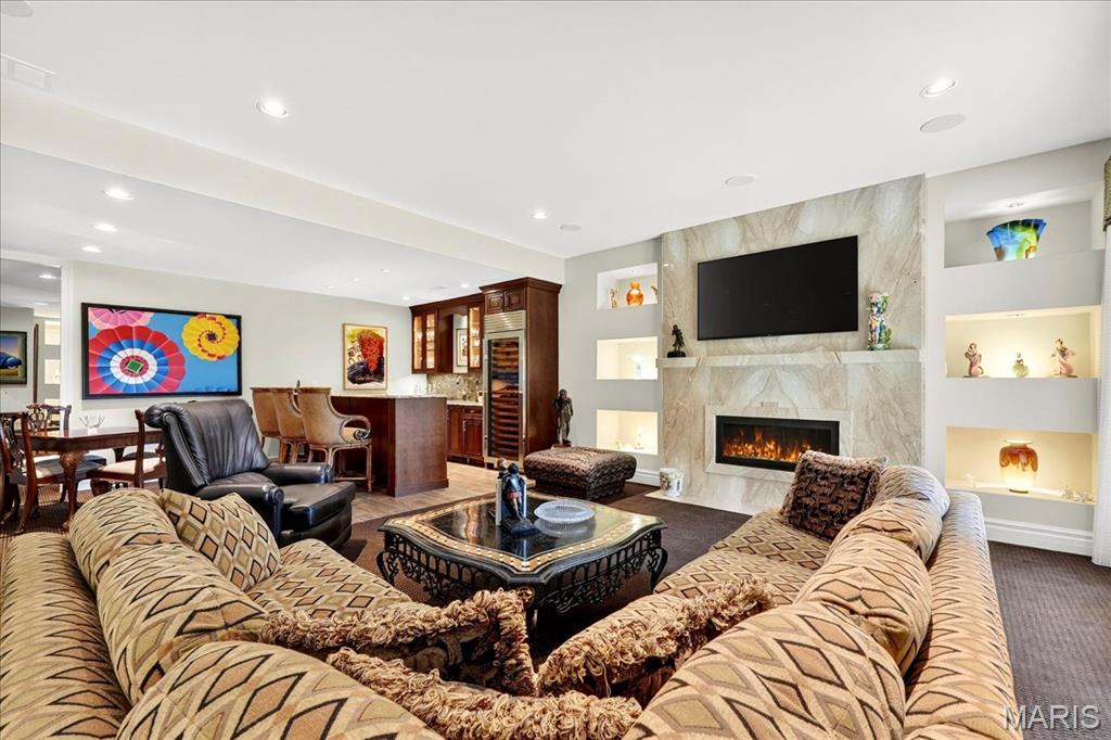 295 Meadowbrook Country Club Est