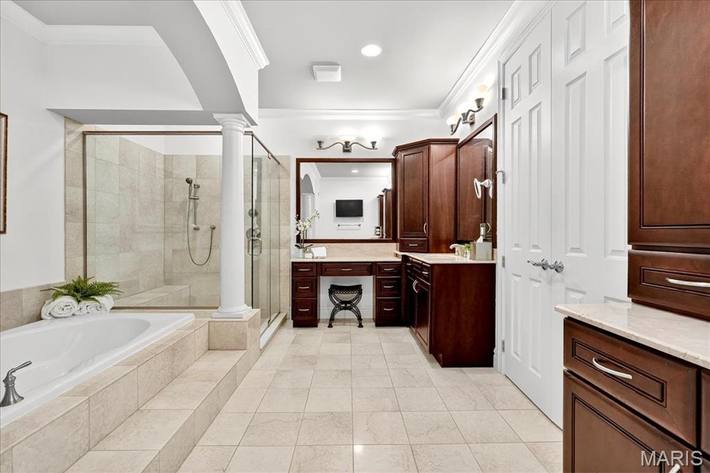 258 Meadowbrook Country Club Estate