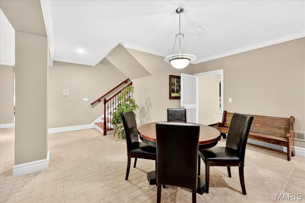 258 Meadowbrook Country Club Estate