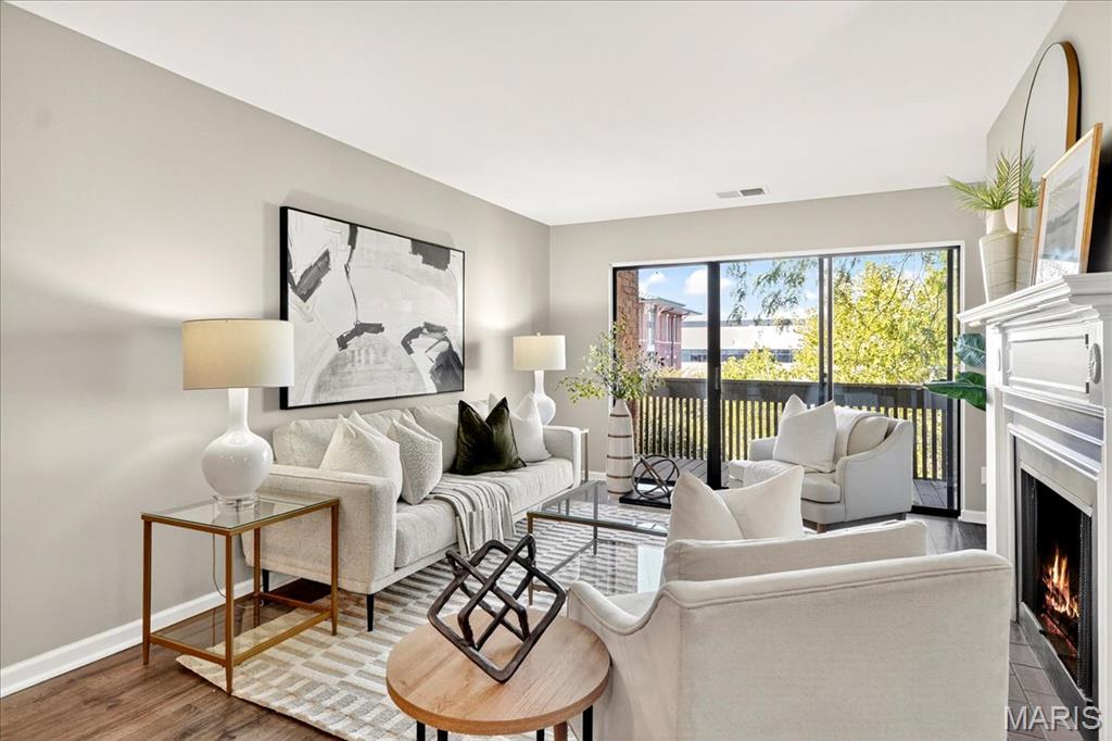 950 E East Rue De La Banque Unit: 208