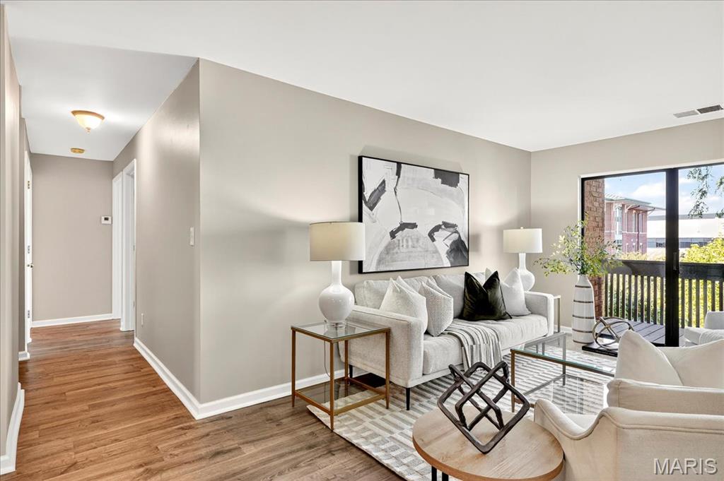 950 E East Rue De La Banque Unit: 208