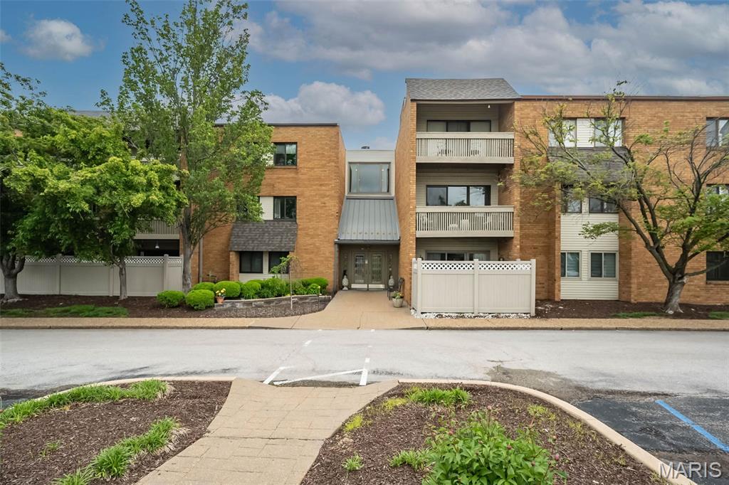 950 E East Rue De La Banque Unit: 208