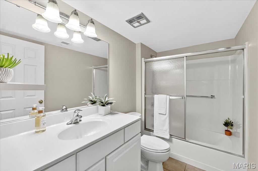 950 E East Rue De La Banque Unit: 208