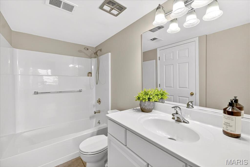 950 E East Rue De La Banque Unit: 208