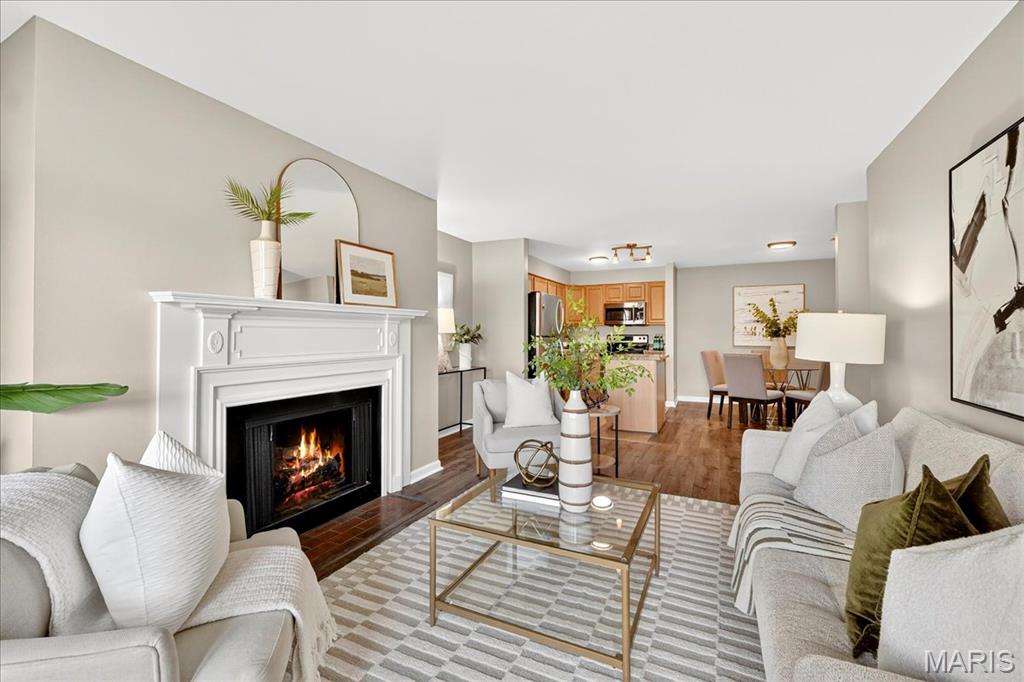 950 E East Rue De La Banque Unit: 208