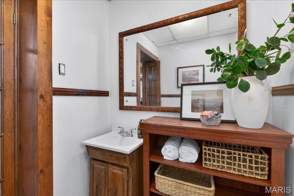 6011 S Grand Boulevard