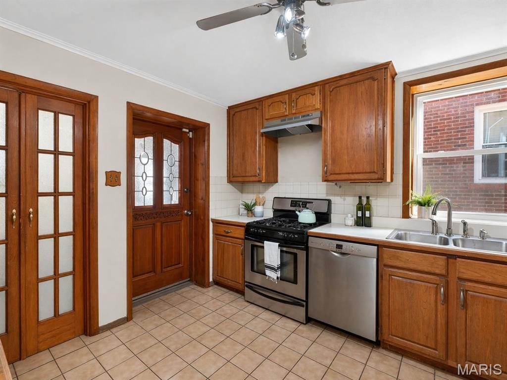 6011 S Grand Boulevard