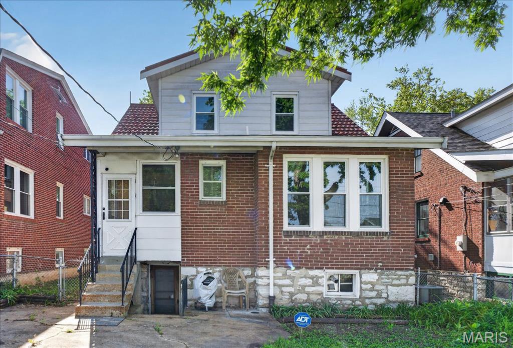 6011 S Grand Boulevard