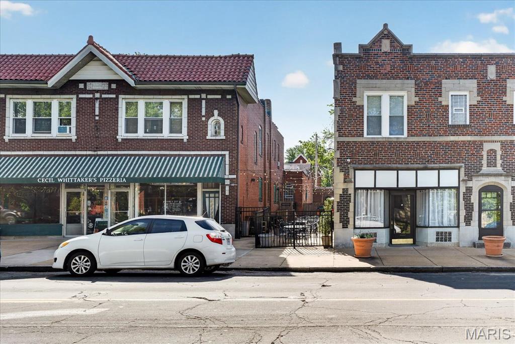 6011 S Grand Boulevard