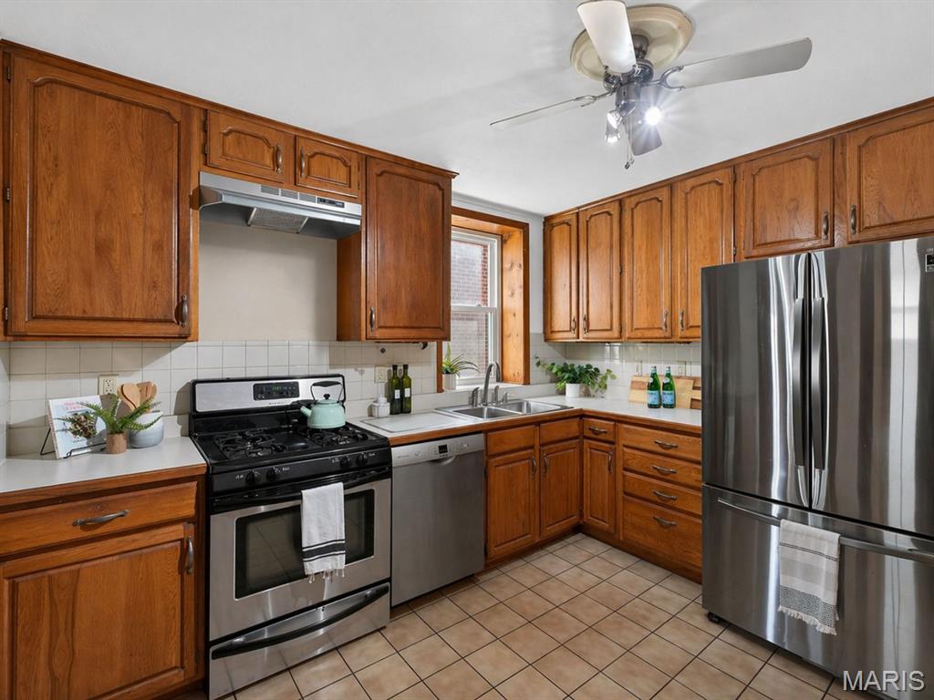 6011 S Grand Boulevard