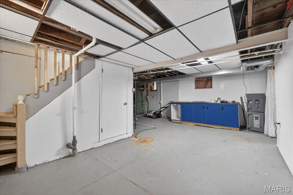 6011 S Grand Boulevard