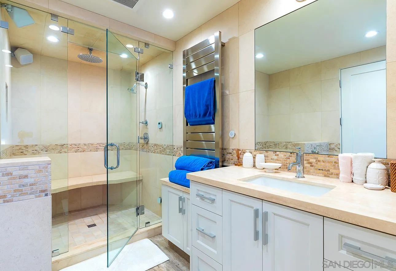 8477 El Paseo Grande