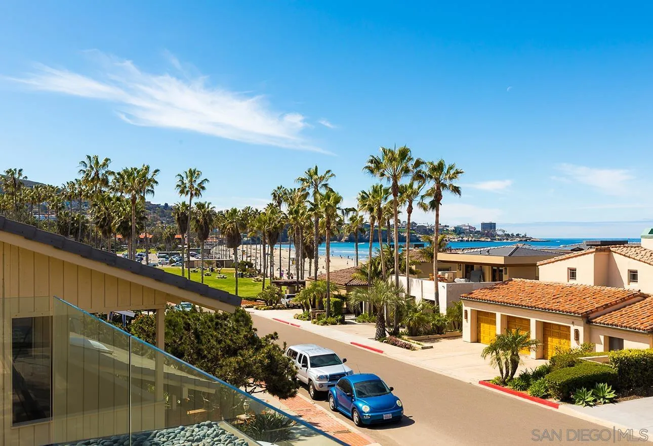 8477 El Paseo Grande