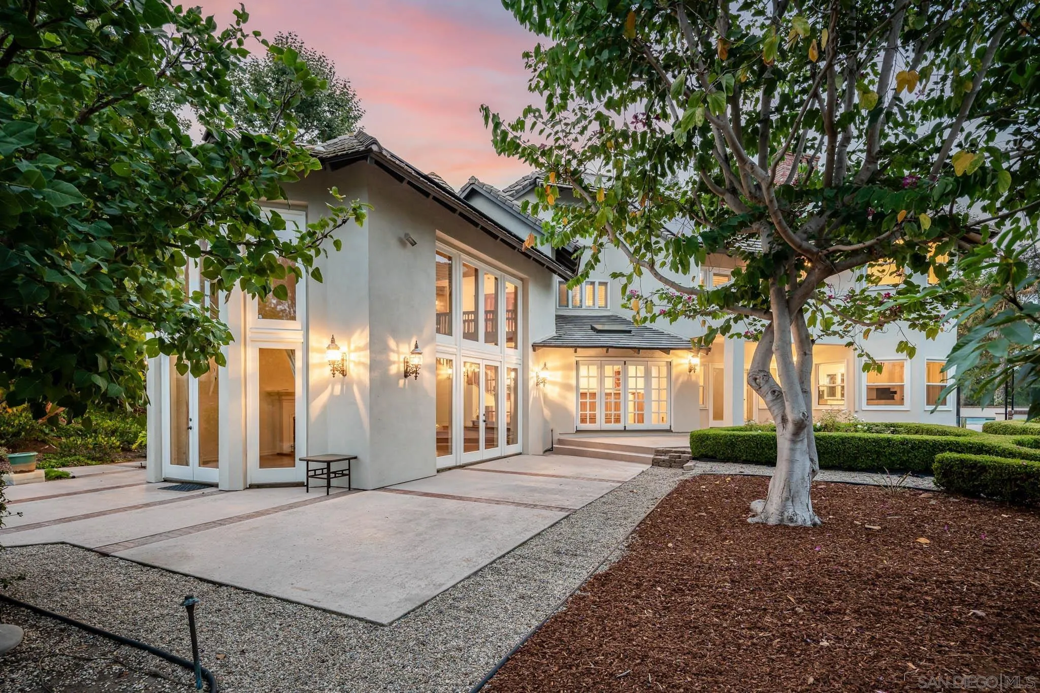 6295 Avenida Floresta