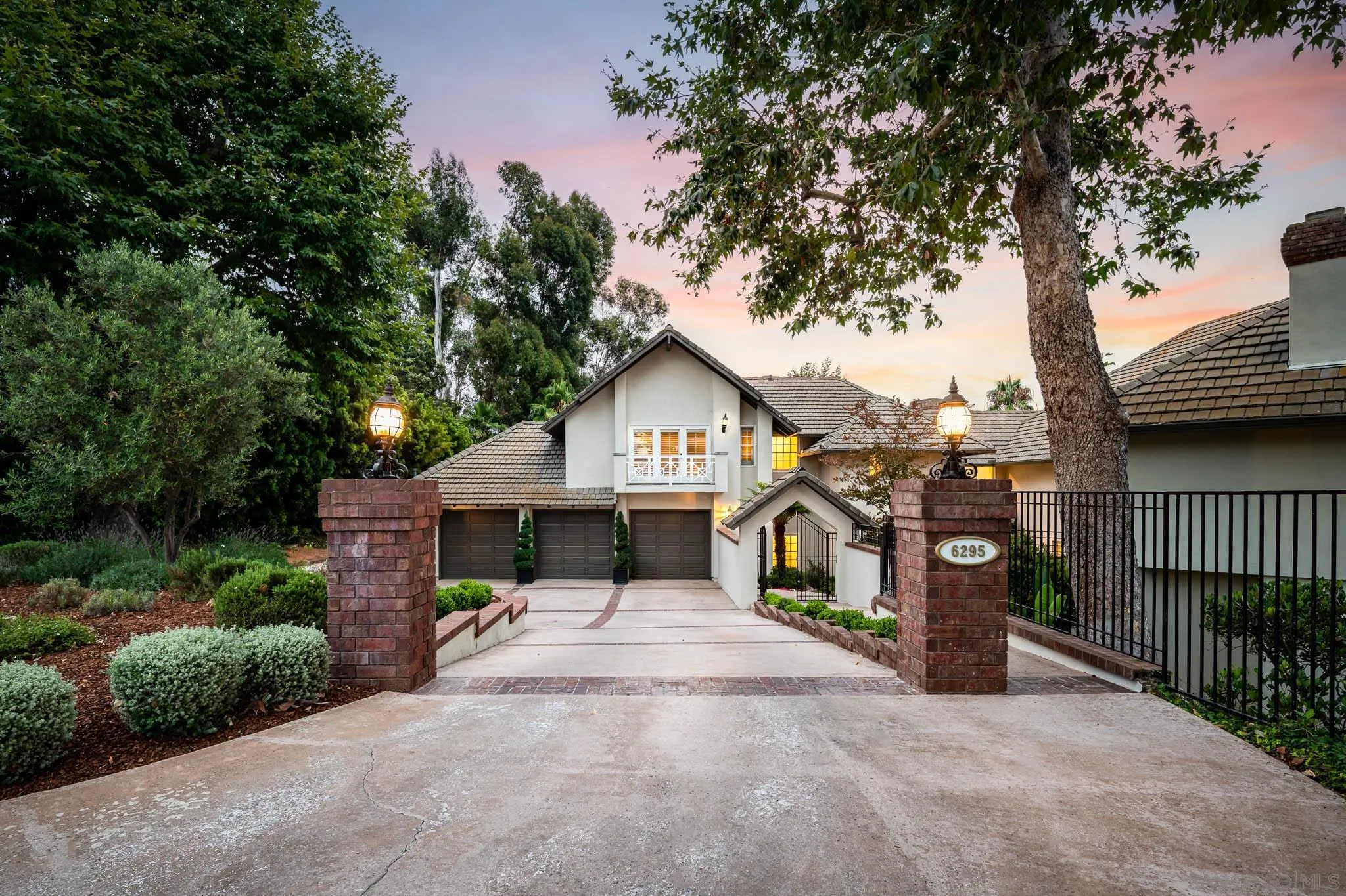 6295 Avenida Floresta