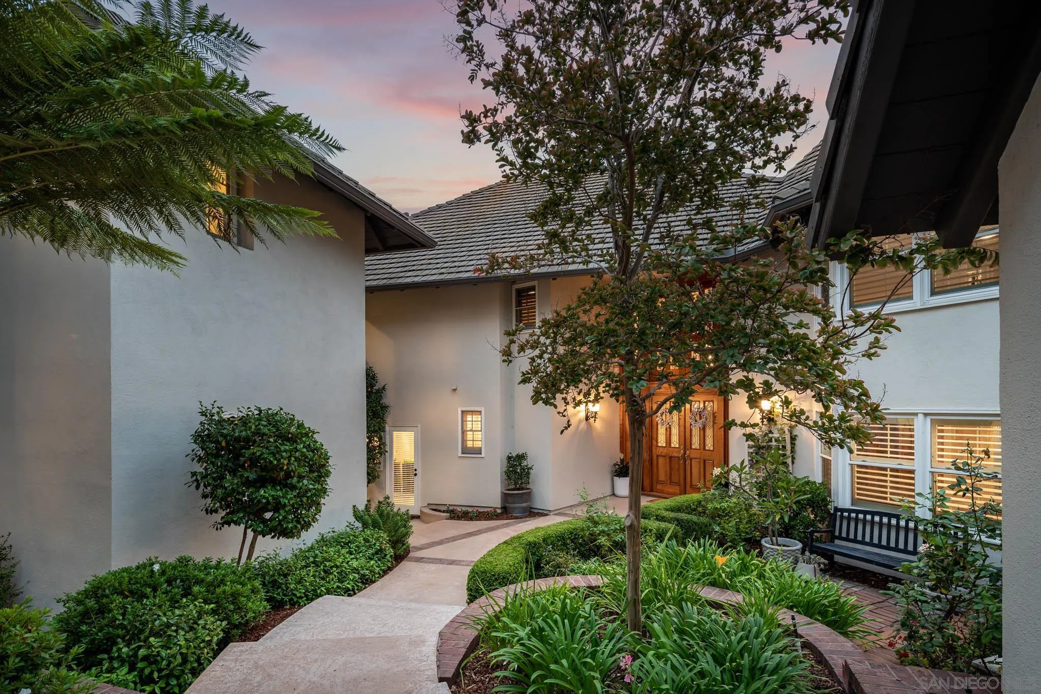 6295 Avenida Floresta