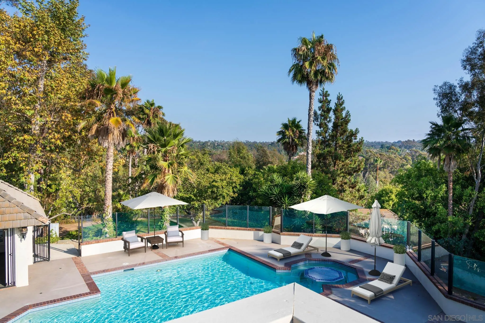 6295 Avenida Floresta