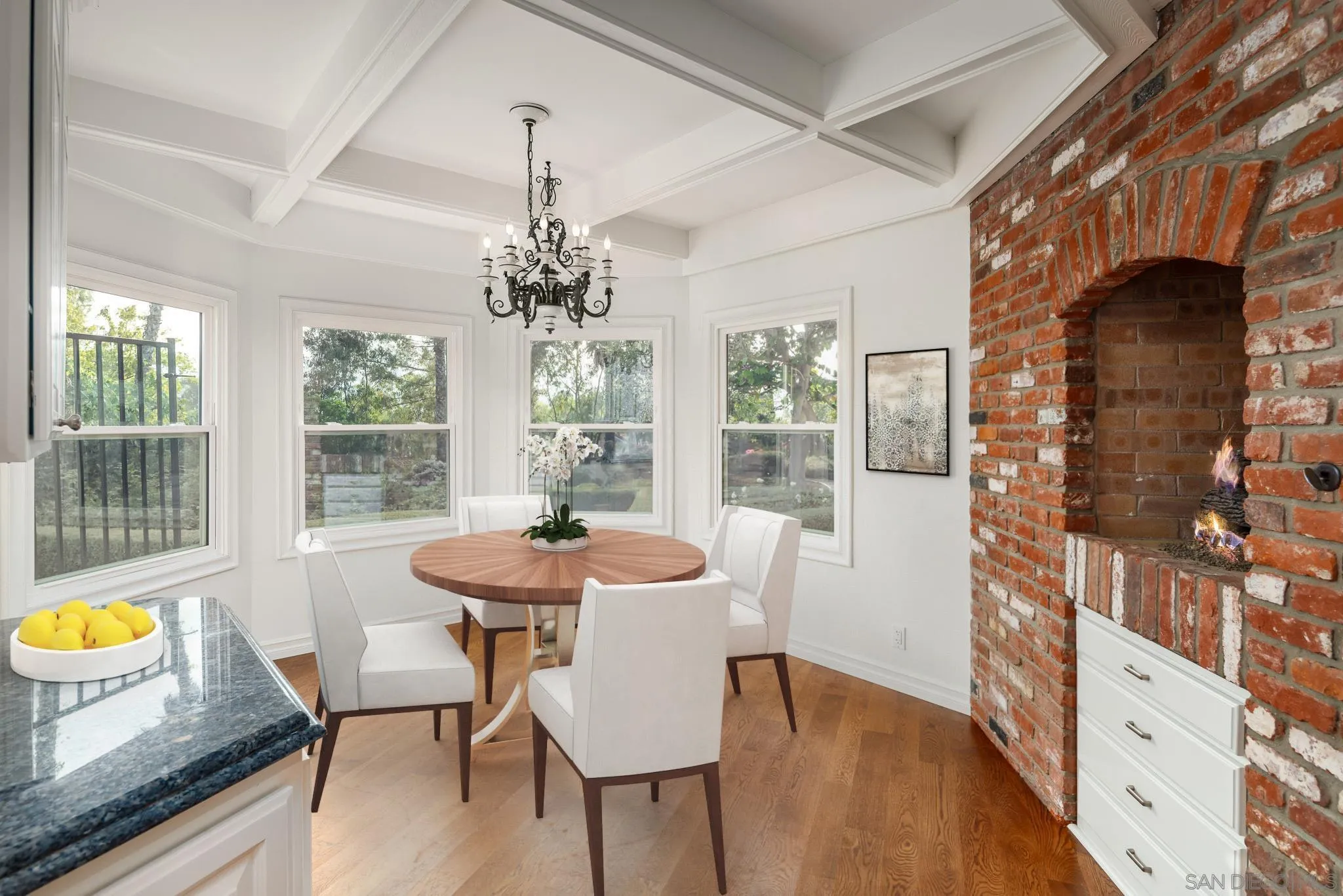 6295 Avenida Floresta