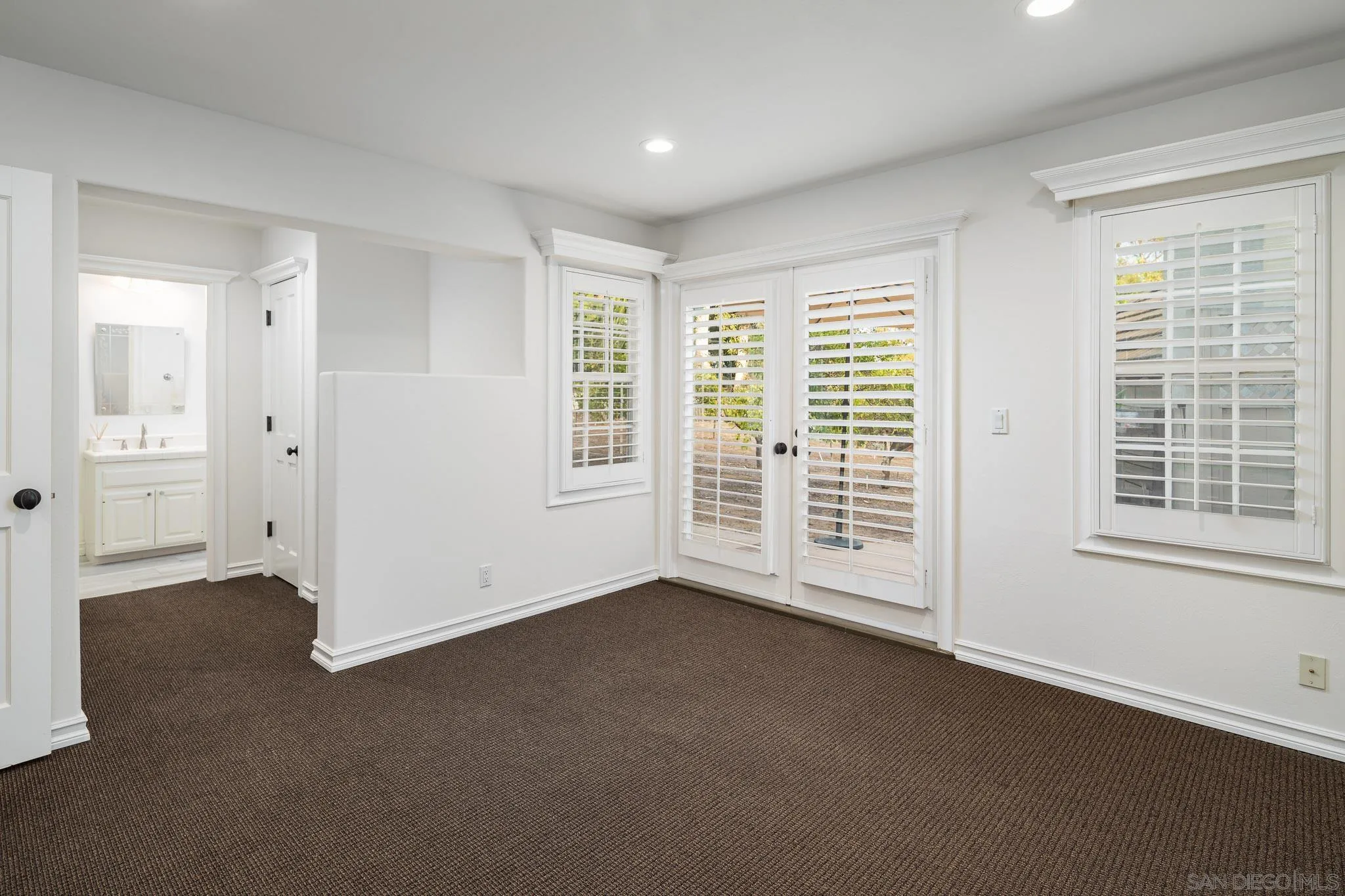 6295 Avenida Floresta