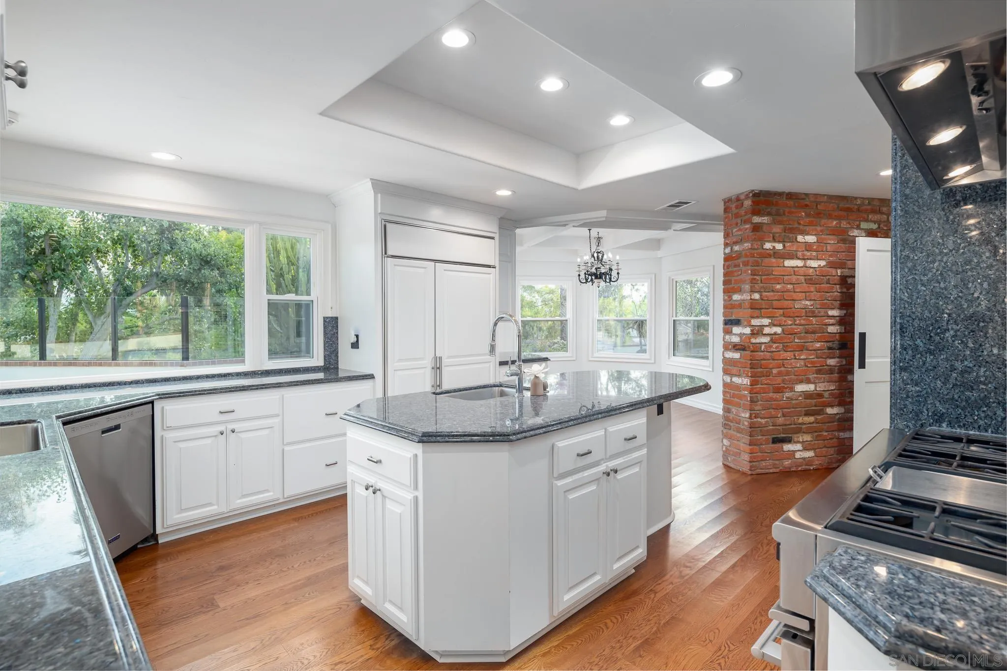 6295 Avenida Floresta