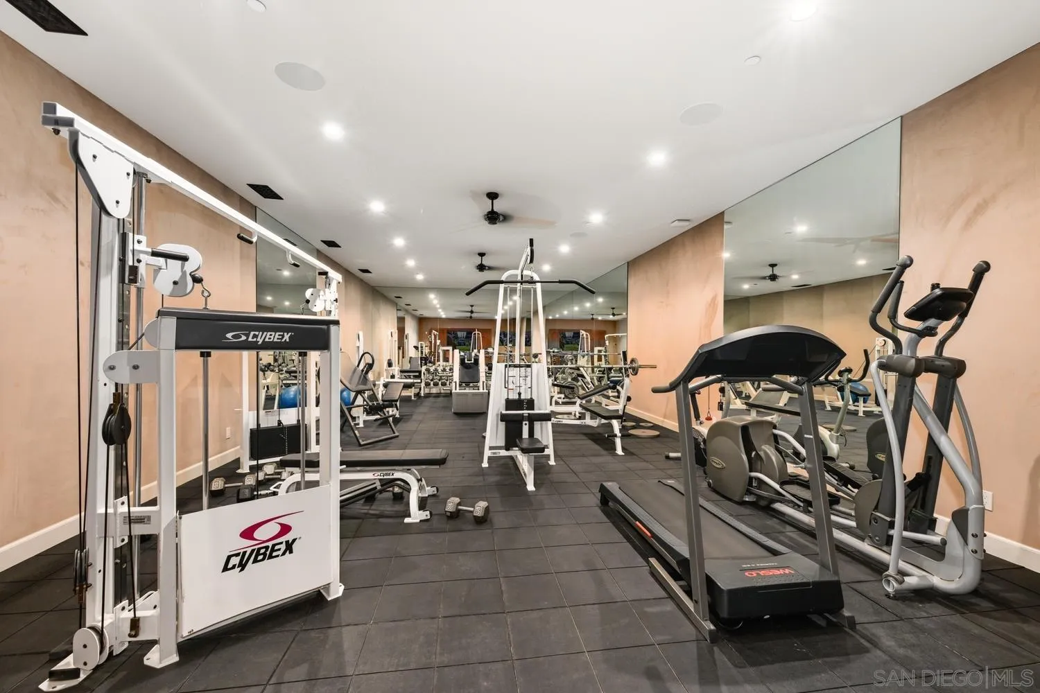 7029 - 7031 Las Colinas