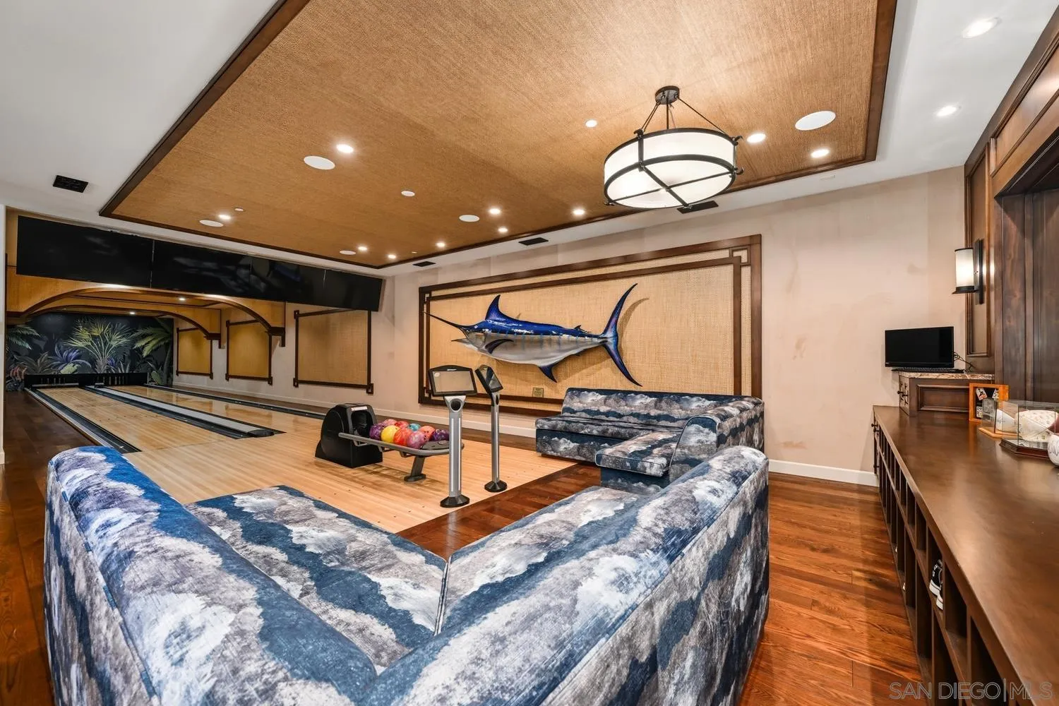 7029 - 7031 Las Colinas