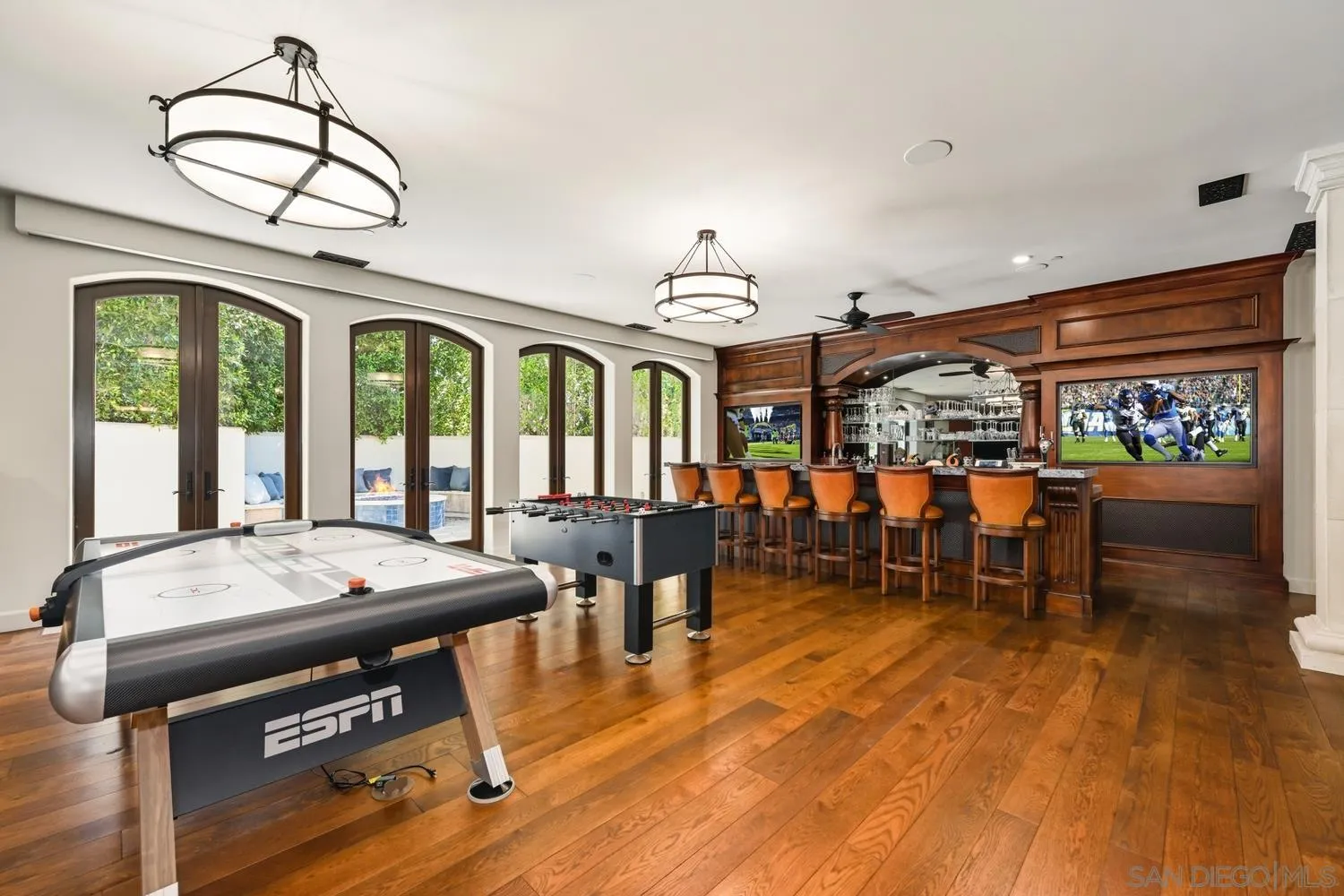 7029 - 7031 Las Colinas