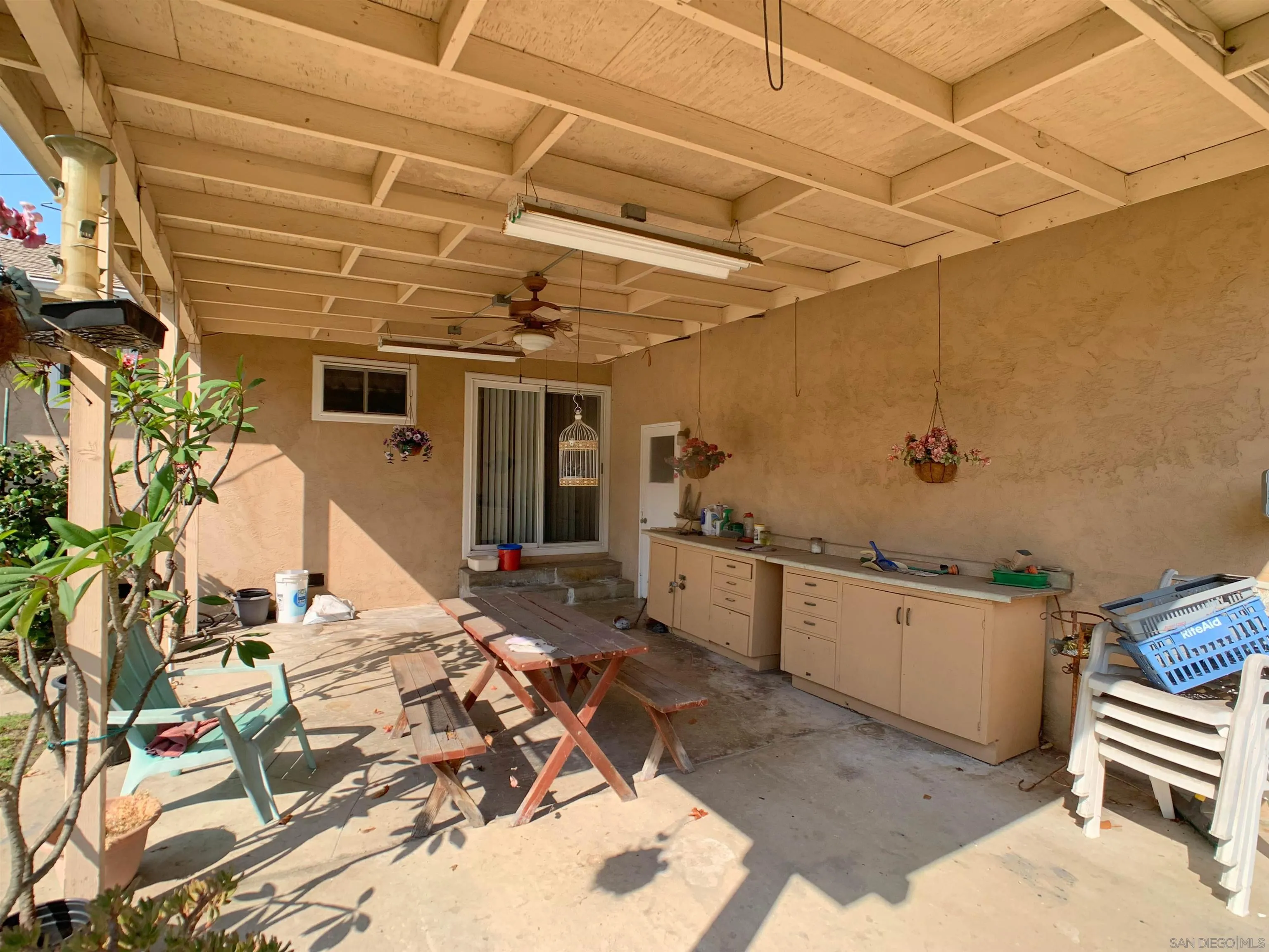 6345 Primrose