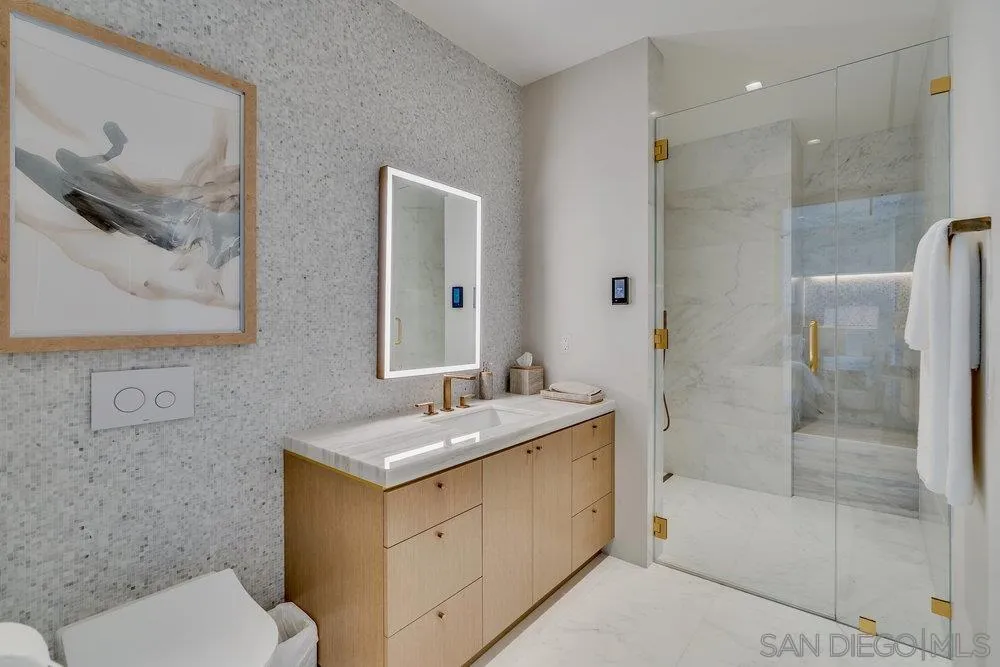 2500 Sixth Ave Unit Penthouse 4