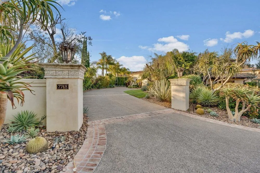 7748 Road To Zanzibar Lot 329