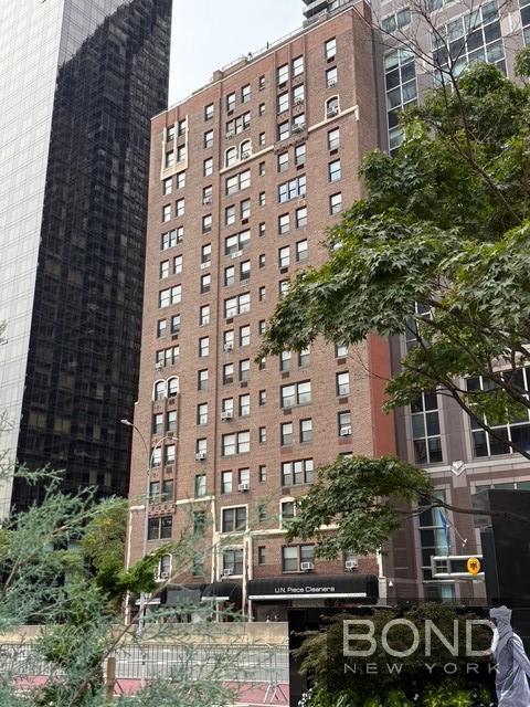 865 United Nations Plaza 14c