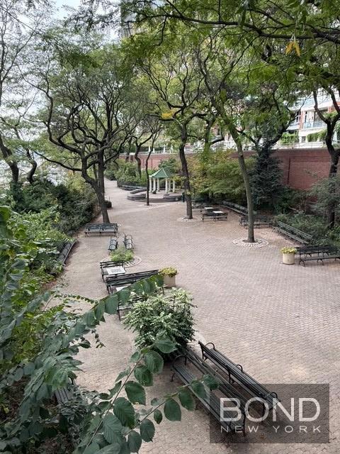 865 United Nations Plaza 14c