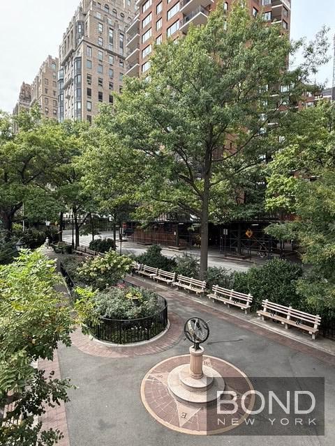 865 United Nations Plaza 14c