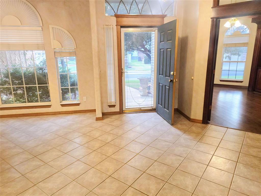 14912 W Jefferson Lane