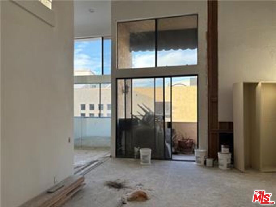 5310 Zelzah Avenue 303