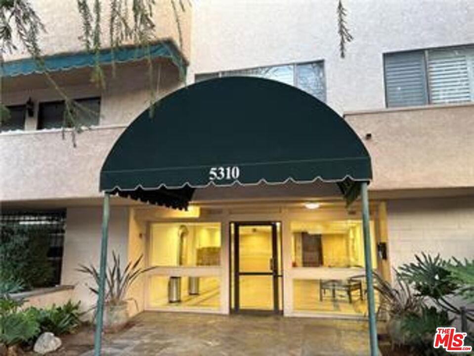 5310 Zelzah Avenue 303