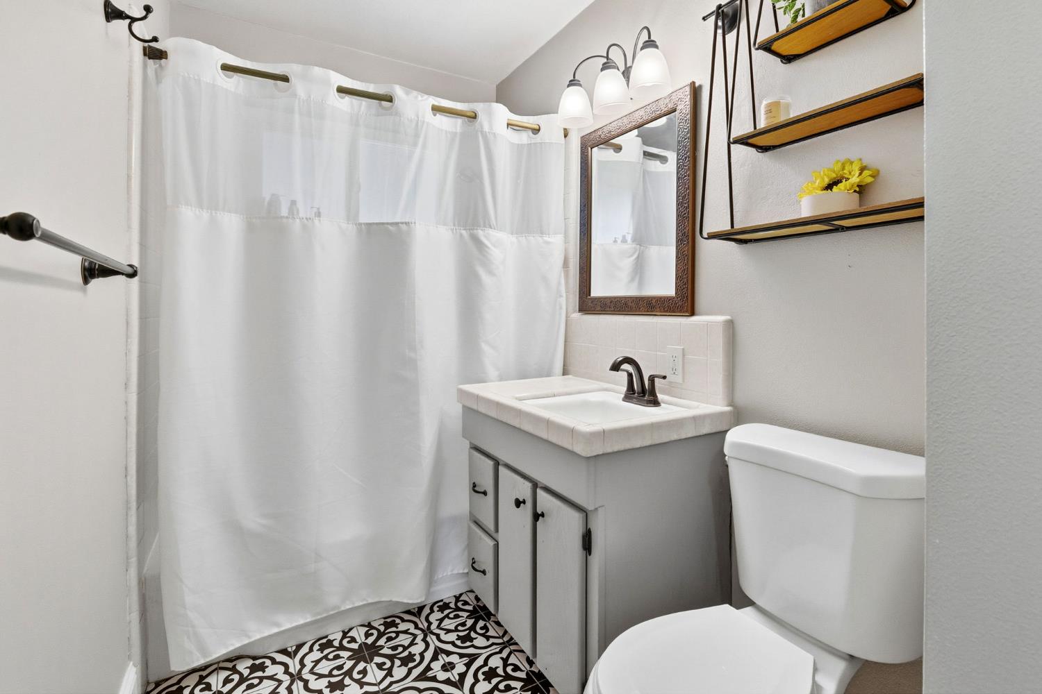 524 N Pacific Avenue