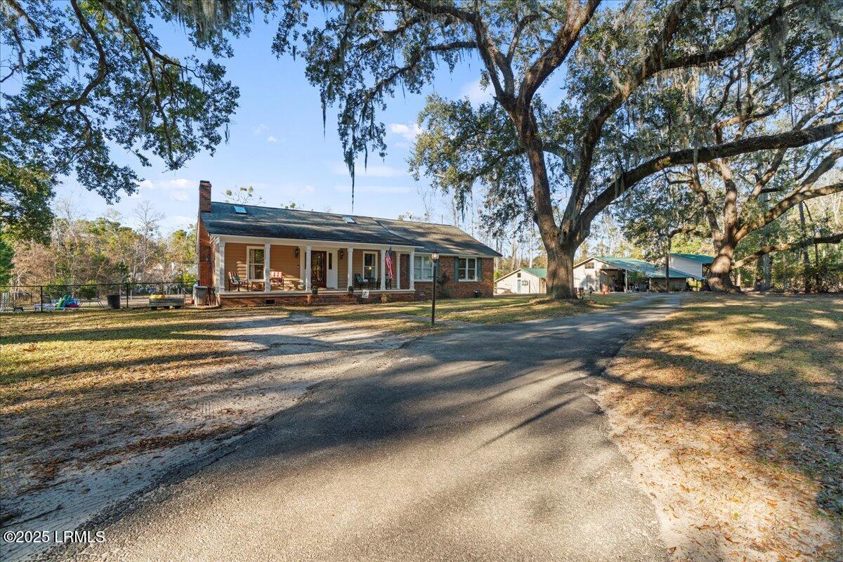 29 Grande Oaks Drive
