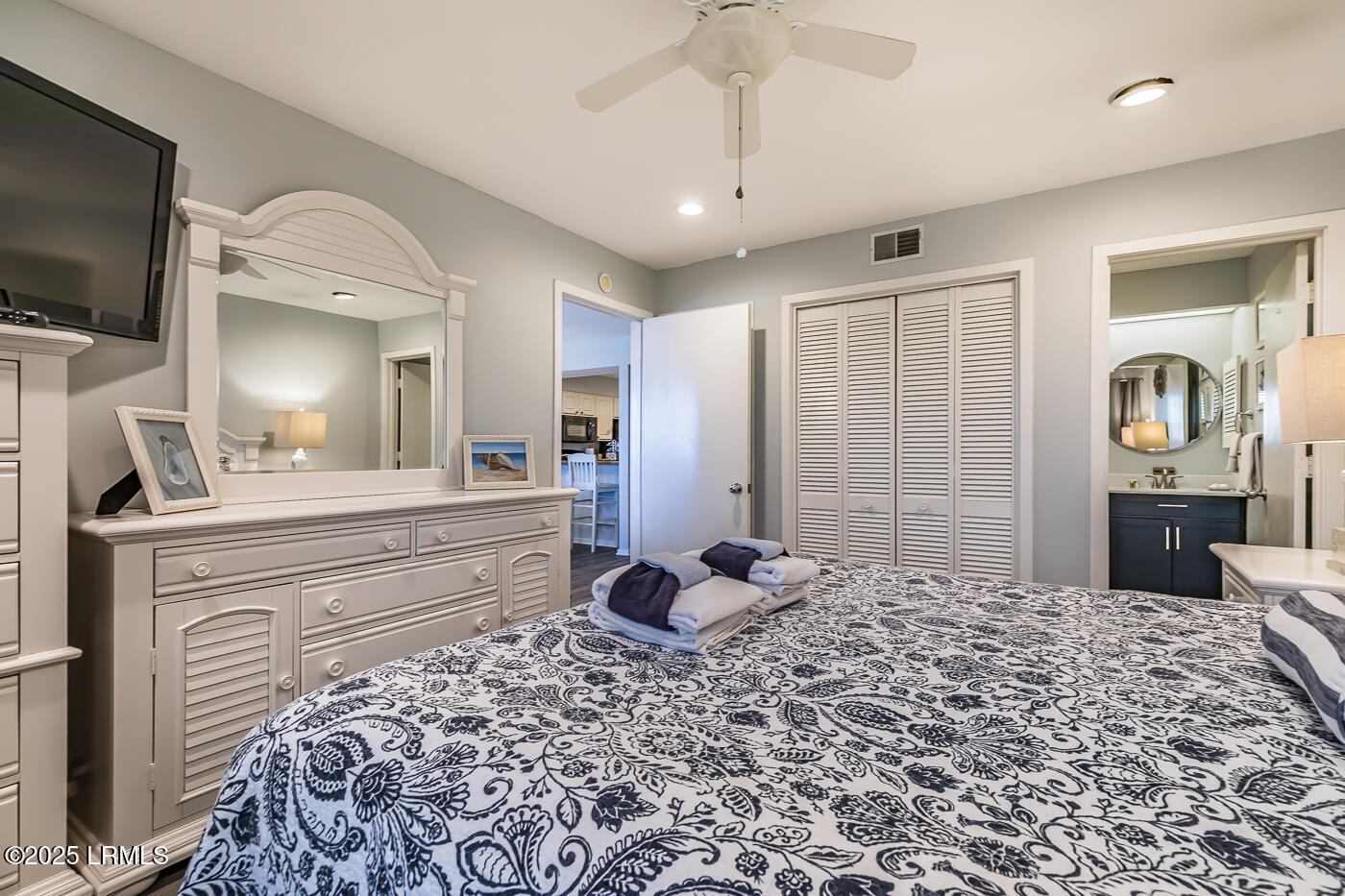 6 Harbor Drive N M214