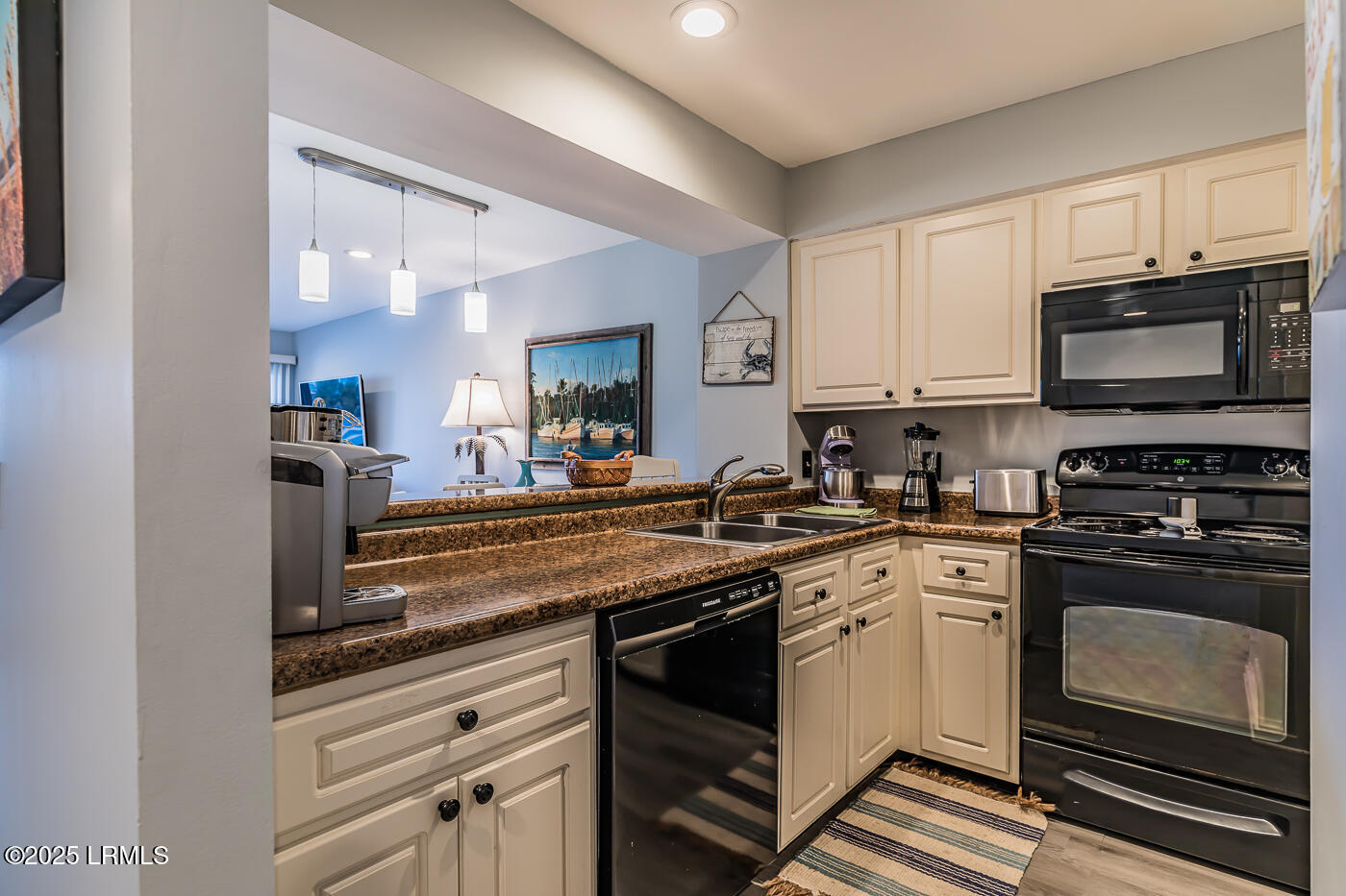 6 Harbor Drive N M214