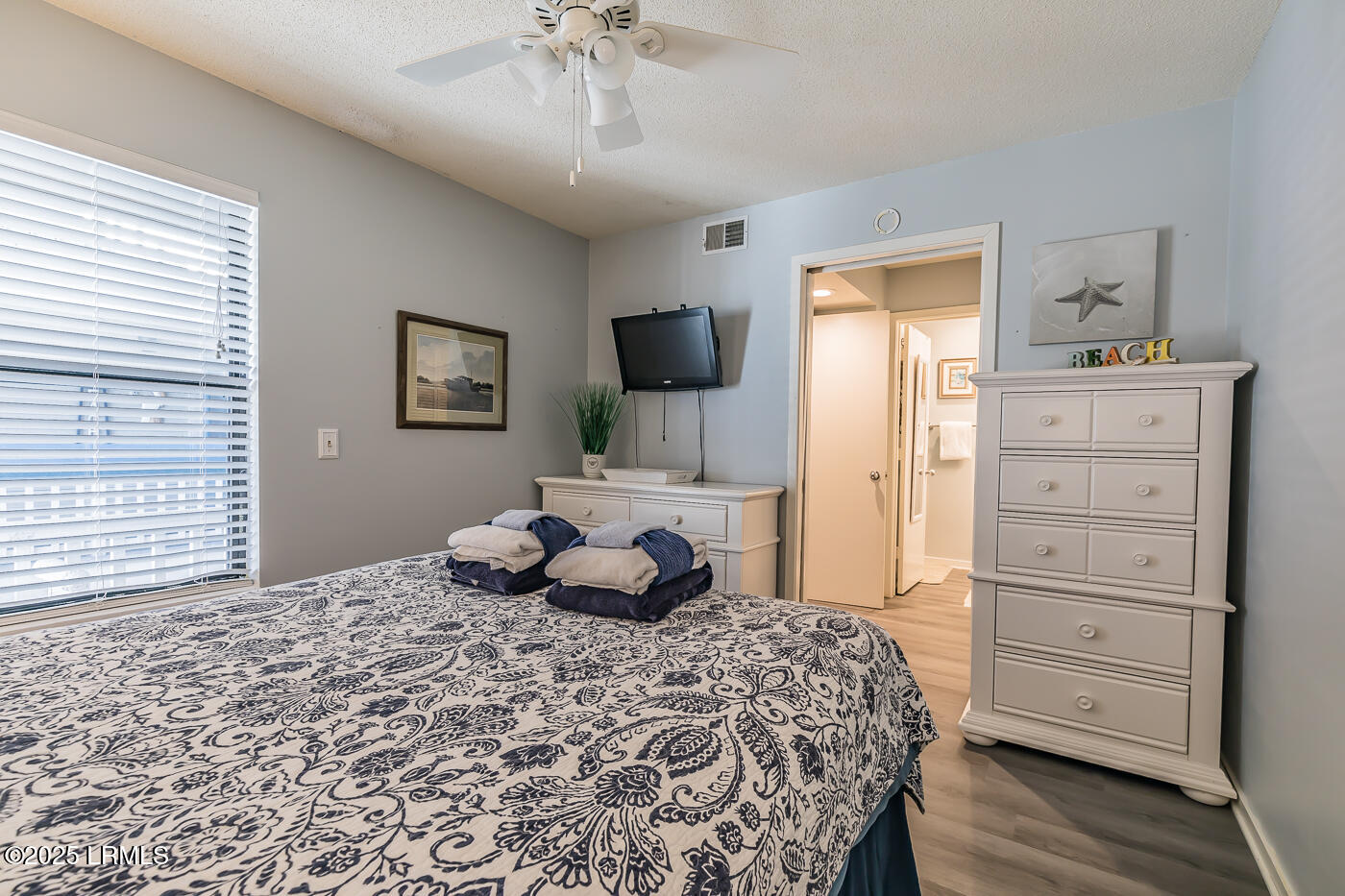 6 Harbor Drive N M214