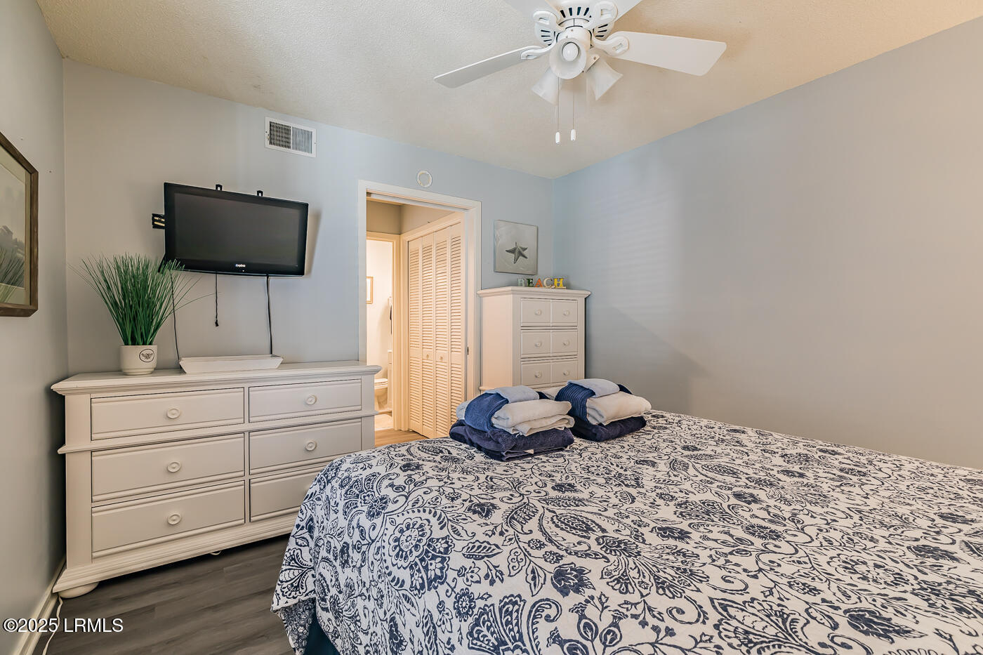 6 Harbor Drive N M214