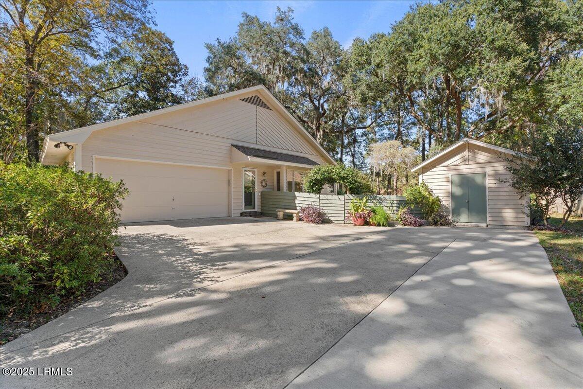 31 Chesterfield Lake Drive