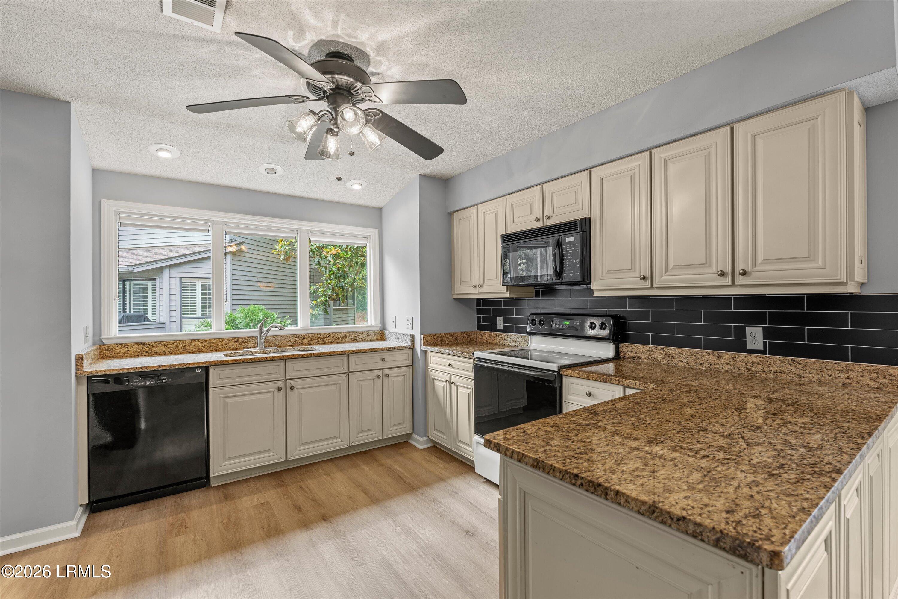 17 Lake Forest Drive 3347