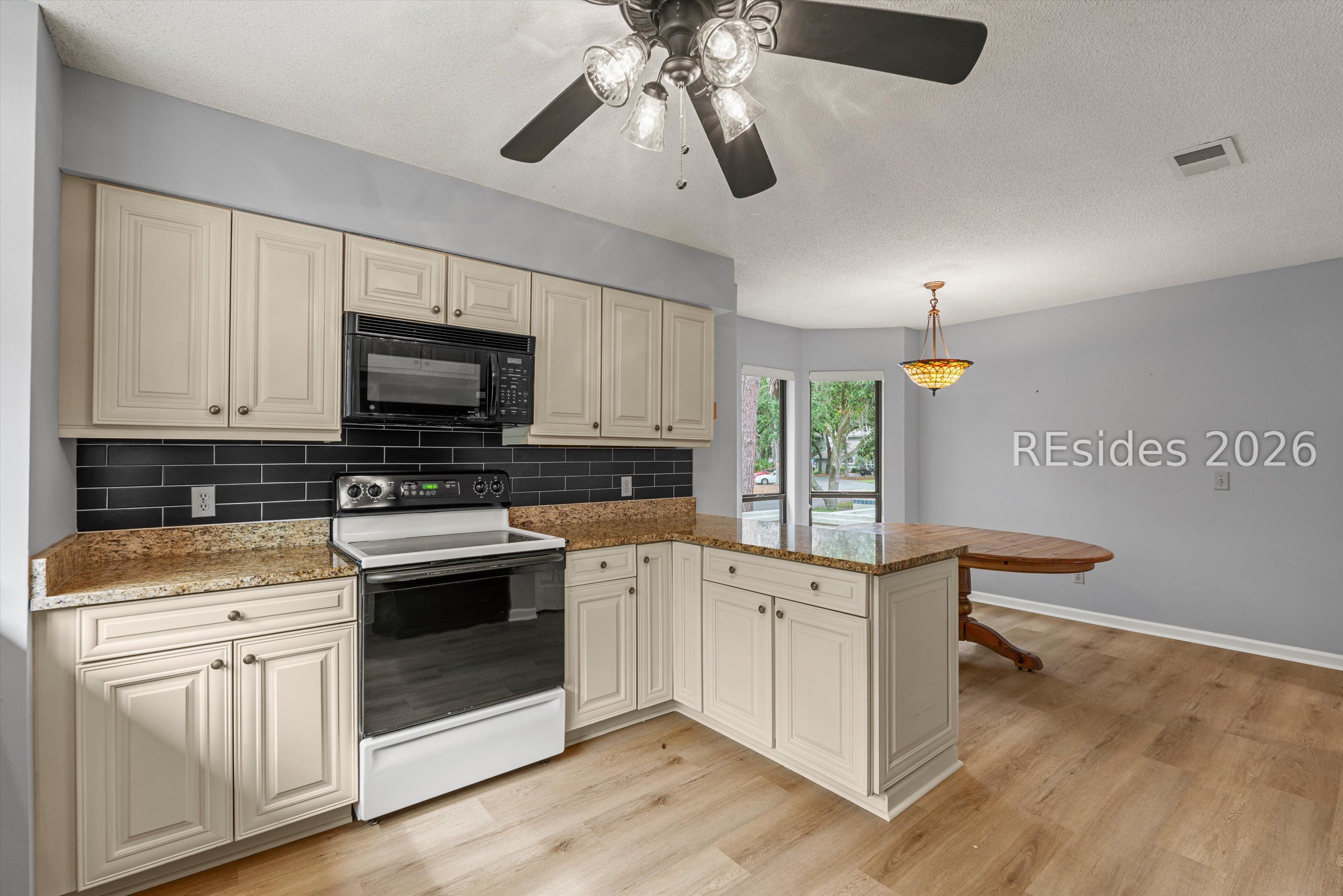 17 Lake Forest Drive Unit: APT 3347
